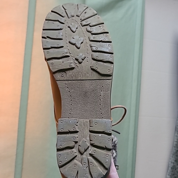 Brown boots - Picture 2 of 2